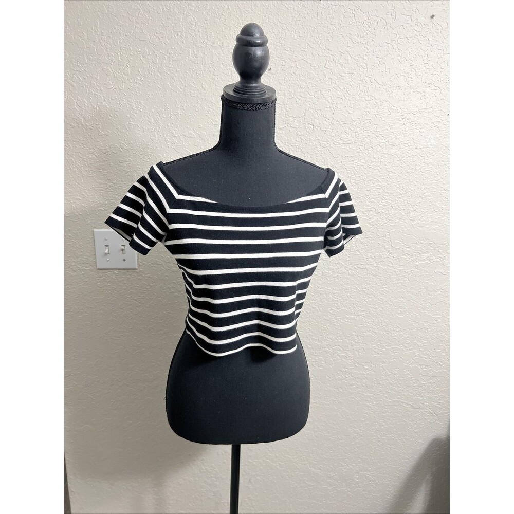 Forever 21 Women’s Black and White Striped Off Shoulder Crop Top Size M